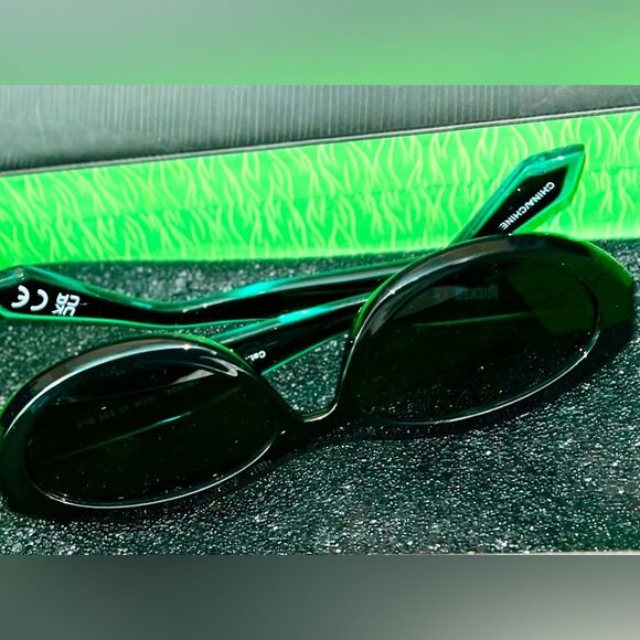 NEW Wicked x Foster Grant Sunglasses Collection Sunnies Positively Green Elthaba - Picture 12 of 12